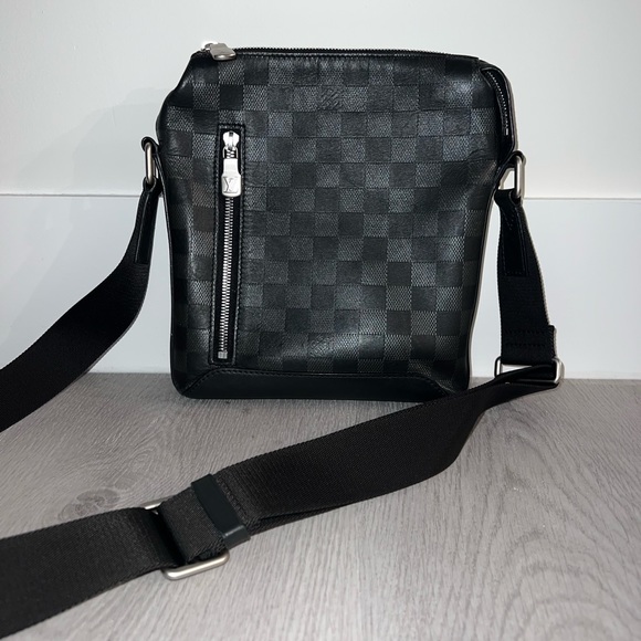 Louis Vuitton Crossbody - Picture 1 of 9